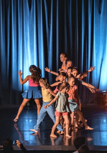 Kinder auf der Bühne